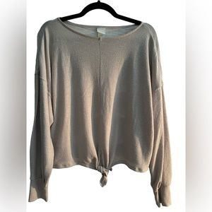 ♥️ H&M long sleeved shirt Small with tie front